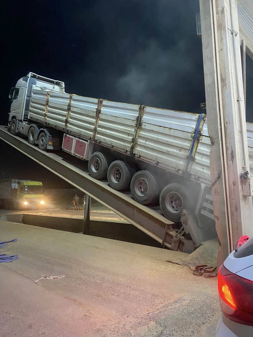 جناب  متحركات لبيع الطول 13 و 60   رتفاع متر ونص  الحاب تفاصيل يتصل ***********
