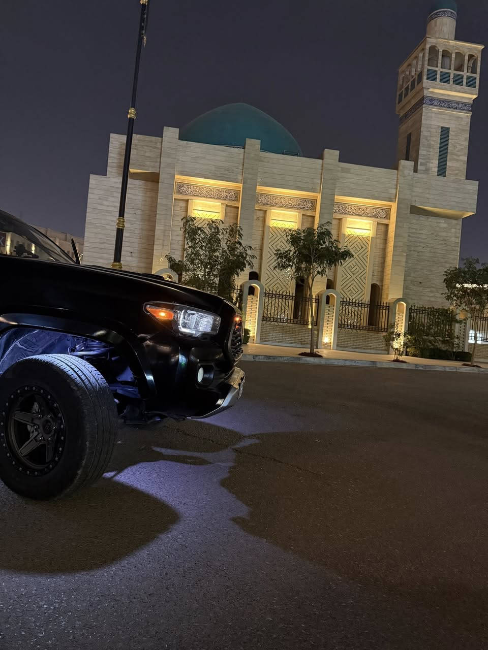 تاكوما ٢٣ بدي طويل 
موصفات Trd sport 
فتحه 
كشنات جلد 
فور ويل 
تدفئه كشنات 
مثبت سعره تحديد مسار 
قبق بدي هم موجود بيه 
ماشيه ١٠٨ كيلوا قابل لزياده 
مكان السياره كربلاء 
السياره نضفيف 
ضربته جاملغ و و باب شويه و مصلحه 
 سعره ب٢٩٥ 
***********
