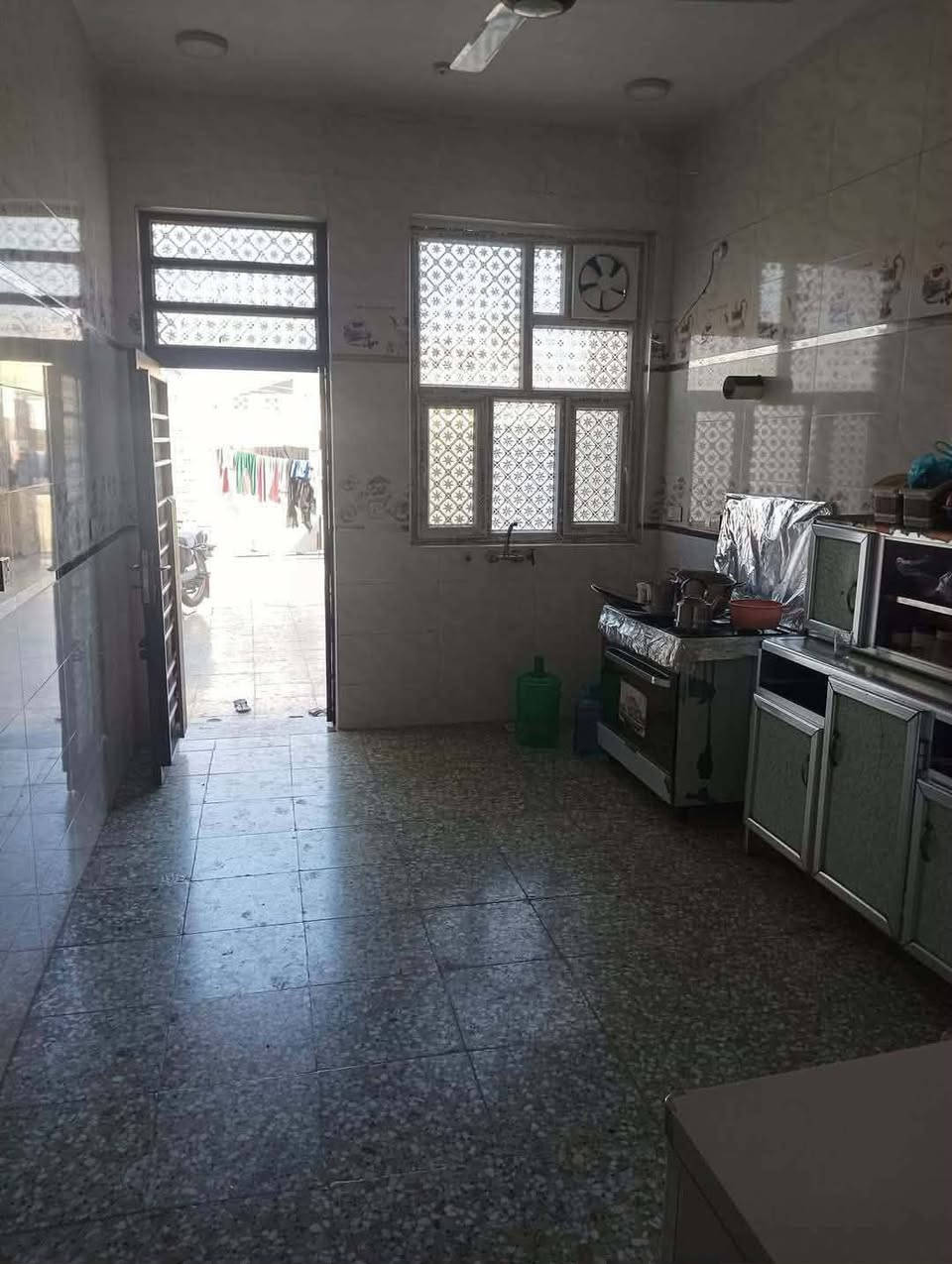 اللـــهـــم صـــلِّ علــى مـــحمــــد وآل مـــحـــمـــد 
دار للبـــــيع المســــاحه210م ركـــن طــــــــابـو زراعـــي سنــد 25

                    طابــقــيـن 3غــــــرف نــــوم 

الطابـــــــــق الاول

 غــــــــرفـه نـــوم وكــــــــلــدور ومـــطـــبــــــــخ وســـــــتـــقبـال ومـــــــجـــــمــــــــع صــــــحـــيـــــات وكـــراج سيــاره وحـديقـه 

الطابـــــــــق الثـــــــــاني 

غــرفــــــــــتــــيـــــــن نــــــوم وكـــلـــــــدور 

عــنــــــوان مـــحيــــزم 4شـــــــارع شريـــفــــه الجـــديــــد مقـــابل 

الملــــــــــب الخمـــــــــــاسي رابــــــع بيــــت عن شـــارع شــــريـفه 

اتــــــــــرك تعلـــــــــــق ويــــــــتم الـــــــرد خــــــــــــاص او اتصــــــــال ***********   او 

مـــراجـعـت مكـتـــب الربـــــيعـــي للـــعــقـــار ولــمقــــاولات الــــعـــامـه شـــارع 100قــــرب جـــســــر الــــمــــــشـــــات 

عنــــدك عقــار اتريـــــــد اتبيعـــــــعه او اتأجـــــــــره اتفضـــــــل خــــــــاص او اتصــــــال***********
