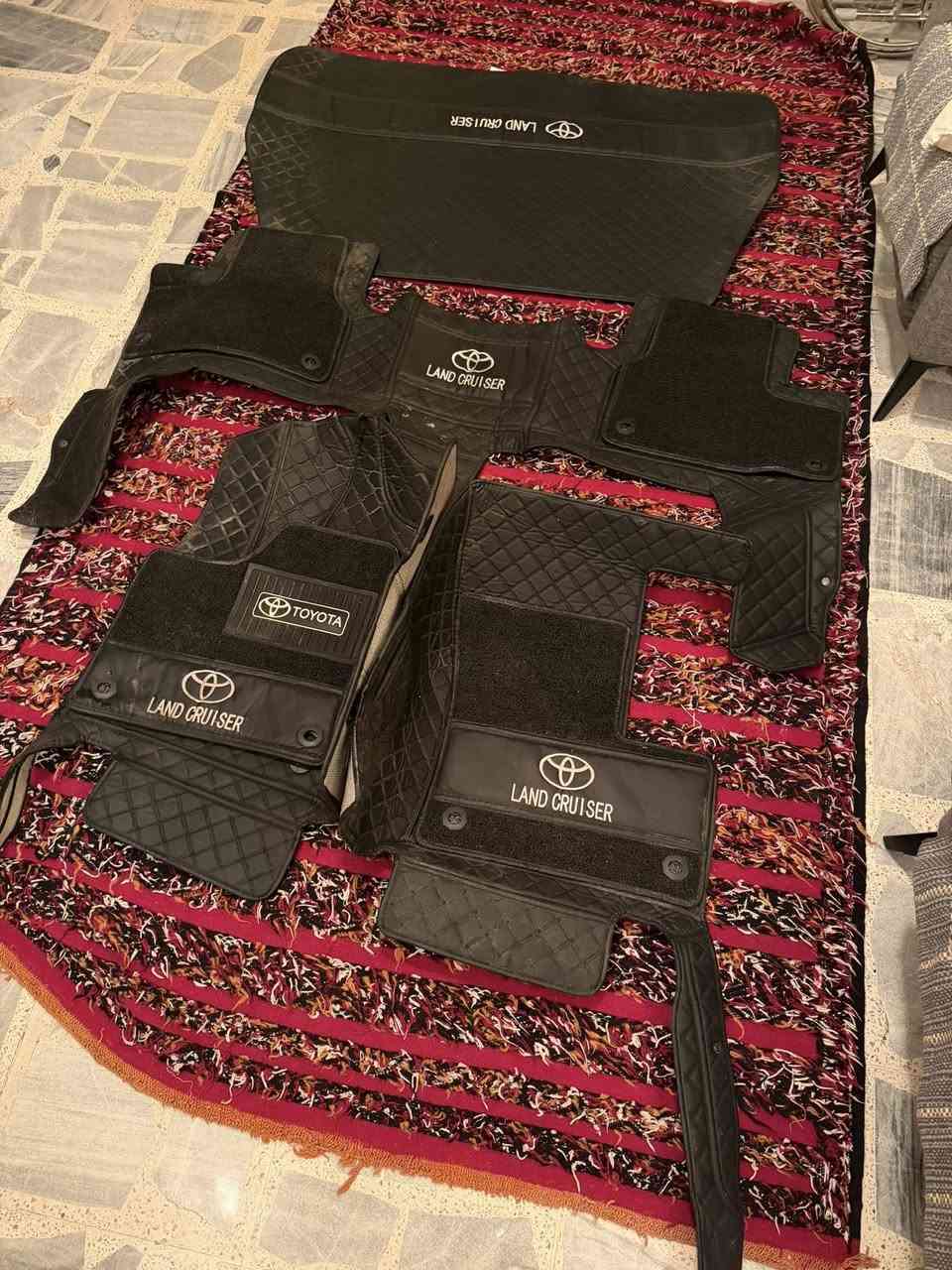 السلام عليكم دوشمه مال لاندكروز موديل ٢٠٢٤ ترهم جميع موديلات استخدام كلش قليل للبيع 
*********** بغداد
