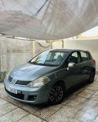 يالله نيسان فيرسا 2011 رقم بغدادباسمي  هزه جديده   بيها صبغ فقط قطعتين...