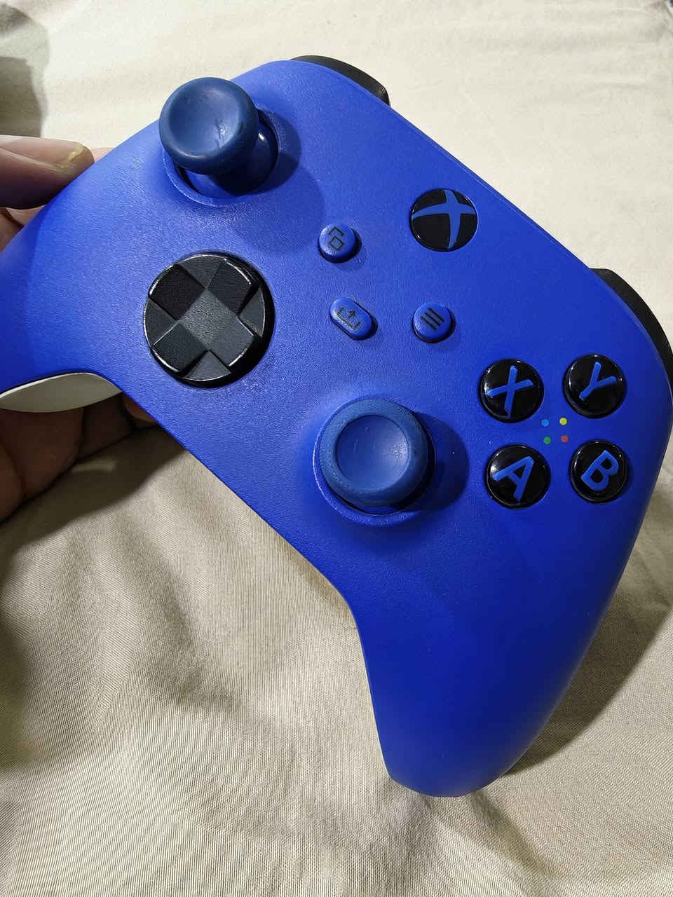 جيستكات عدد ثنين وحده ايليت 2 والثانيه عاديه لون ازرق
الزرقه بيها درفت بالكير الايسر فقط 
نظيفات جدد غير مفتوحات للمراوس مع العاب بلي ستيشن 5  او جويستكات بلي 5
مكاني بغداد زيونه ***********
