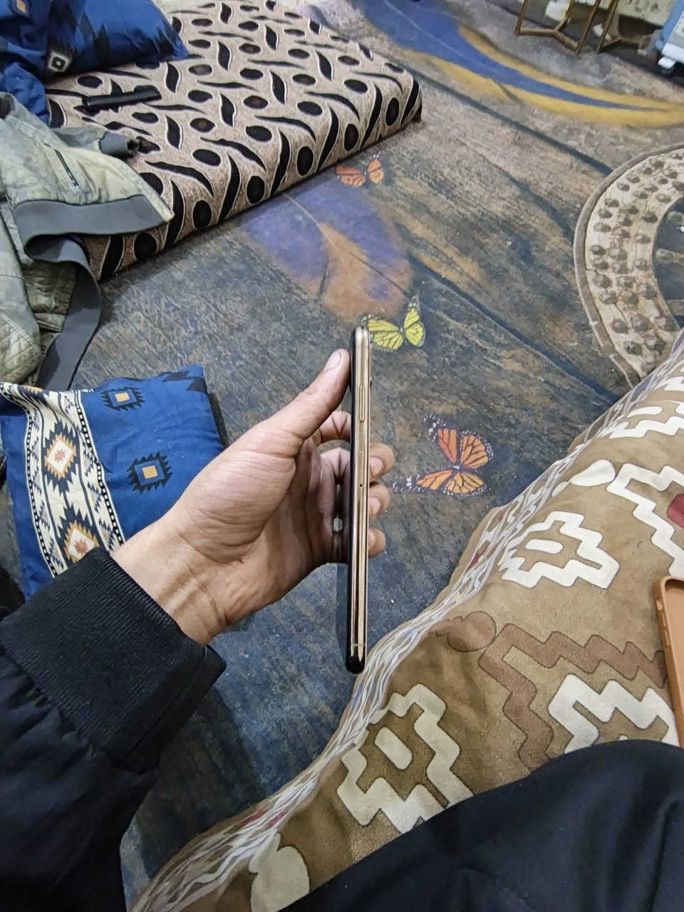 سلام عليكم ايفون إكس إس ماكس ذاكره 512 بطاريه 76 جهاز بلادي وتر مامفتوح وشخط مابي ودكه حاسبه وتاخذه ويا كارتونه قفل 250 جماعت ال225 ميصير ***********
