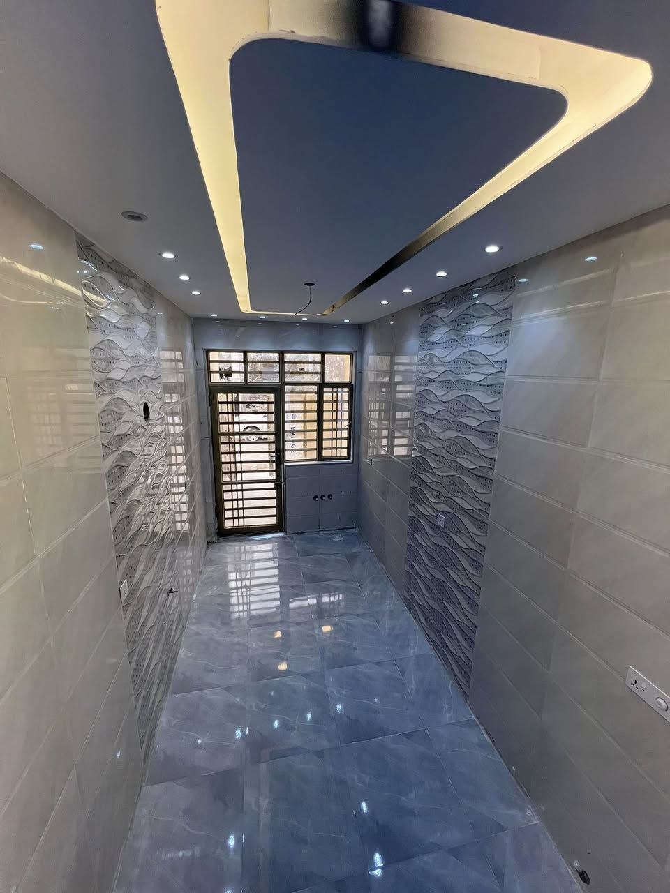 السلام وعليكم دار للبيع المساحة 100متر طابق ونص مفول يحتوي على صالة ومطبخ وحولي كبير وغرفتين نوم وحمام عدد 3 البيت نظام ديكورات جبسن بورد ونظام كامرات شغل درجئ اولى باسمي مباشر تنازل شركة الموقع الدورة البوعيثة مجمع العيثاوي شارع مول ادم  تفاصيل اكثر  للاستفسار (***********)(فقط واتساب***********)
