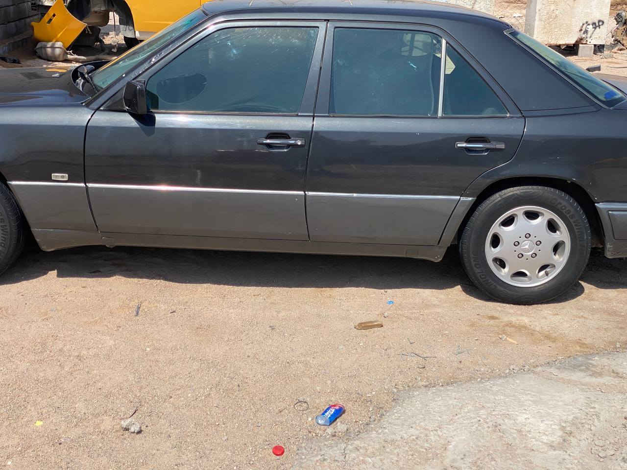 السلام عليكم مارسدس بيبي شبح 1993 اصل بيبي 320E
بسمي سيارة كير مكينه كفالة ثنين ونص ديكلو
تحكم كله شغال تبريد شغال منضومه جديده 
تخم تاير جديد تحويل ثاني يوم سعر64 وبيه مجال
بيه ملاحظات بصيطه 
***********
***********
متواجد ورا ساعة بـ 1ضهر
