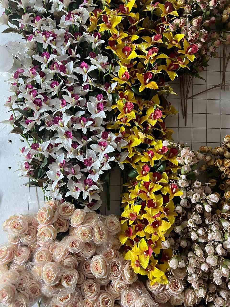 تصفية محل الورد نوعية ممتازة الاسعار من الف الى ٣ الف للباقة  للطلب راسلوا  الرقم***********
