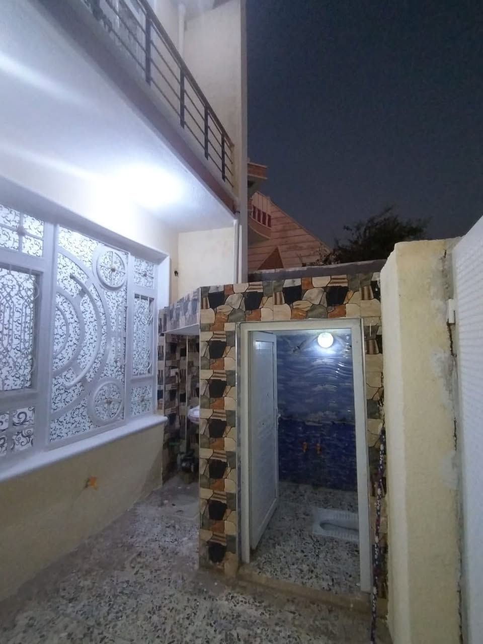 مشتمل للبيع
السعر /150 مليون
العنوان / الخاجيه منطقه ال 8000
يبعد عن شارع 40 الرئيسي 70 متر
المساحه /5*20
الطابق الاول /استقبال+ مطبخ+ هول+غرفه نوم
 الطابق الثاني / 2 غرف نوم + هول + مطبخ

للاستفسار
                      مكتب تبارك الرحمن للعقار
هاتف /***********
