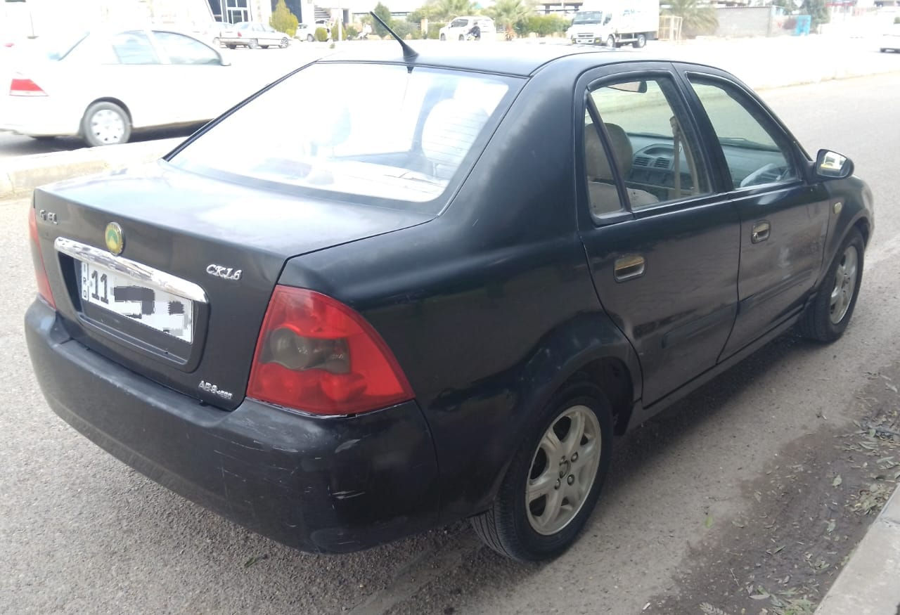 السلام عليكم
جيلي CK موديل 2007
السيارة استخدام شخصي
ماشيه 54 آلف كم
رقم بغداد انكليزي بأسمى تحويل مباشر
طفايه ومثلث عدة الشركة موجوده

السيارة بيها تبديل جاملغ الأيمن الامامي وطخه بالجاملغ الخلفي الأيسر موضحه بالصور وكمبريسر التبريد عاطل

اخويه العزيز أقرأ المنشور قبل الاتصال

السعر 38 ورقة بيها مجال بسيط
مكان السيارة بالرمادي
إتصال أو واتس أب
***********
