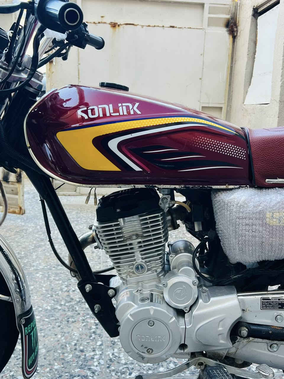 السلام عليكم
دراجه ايراني سيفان 

موديل 2024. شكل ال 25.            محرك    200cc

لون ماروني دراجه زيرو ما مدحلك بحلالي بس تركب وتشوف ذا مو أريح من البوكسر كهربائيات  اشاير كله شغاله كامله           اوراق كامله 

❗️دراجه سوبر يعني تبريد لمكينه.         ***********  

السعر_____750  ولحد يكسر بيه تلكه احسن منه 

                       ❗️كفاله عامه  

مكاني بغداد العامريه      رقم ***********
