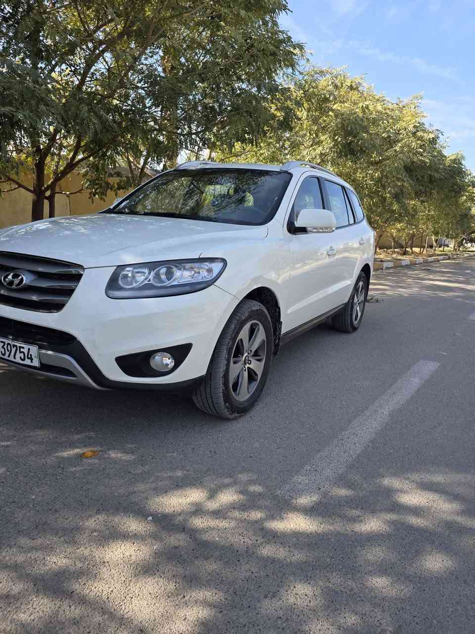 سلام عليكم سنتافي موديل 2012 خليجي كفاله
شركه العامه
مكينه 3500 سته سلندر دوش
7 راكب
3 قطع تبريد
صاج وشاشه جبيره
فور ويل 
رقم بغداد
مكان سياره بغداد
السعر 153 او بيه مجال
***********
***********
