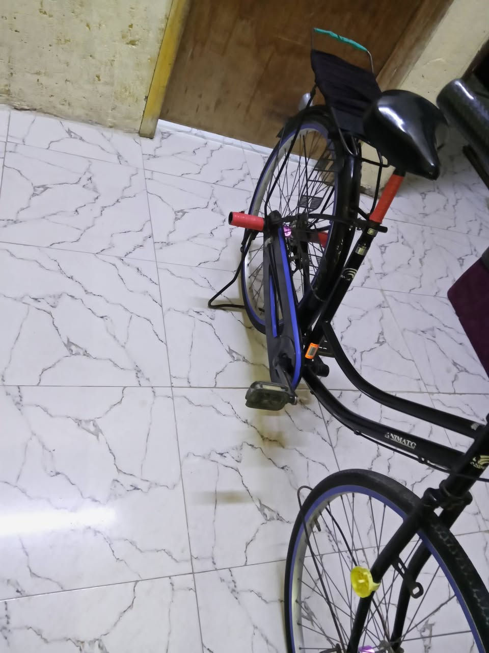 سلام عليكم بيسكل سياحي 26مديل 19باله حاويه لون اسود بيسكل نصيف نضافه 90بل100تيوبات جدد تايرات جدد بريك جدد مجمبز فول مدكر كدام موجود سعر 110وري مجال  مكان بصره قبله رقم ***********واتساب
