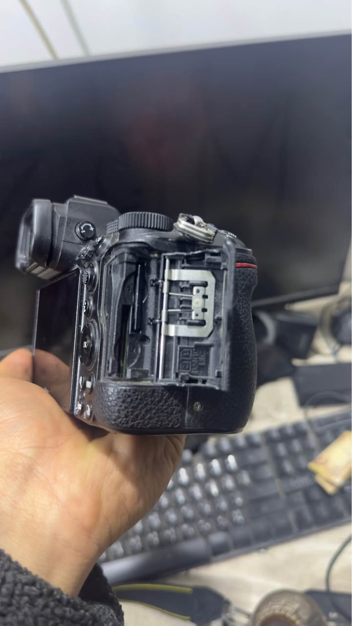 كامرة نيكون z5  للبيع فقط بدي 

للاستفسار *********** فقط وتساب Singapore
