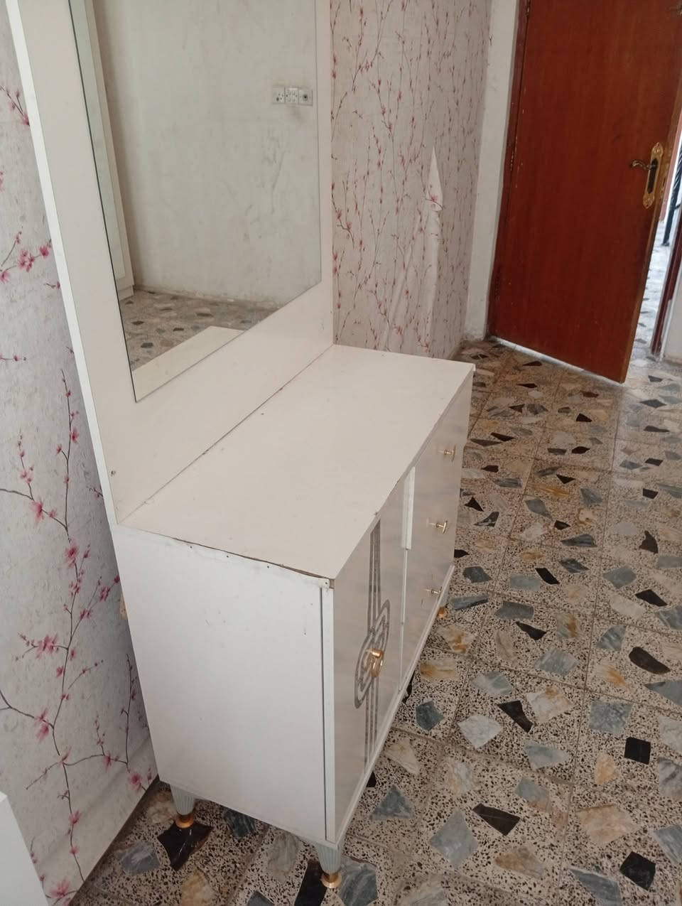 للبيع 200 ألف رقم ***********
