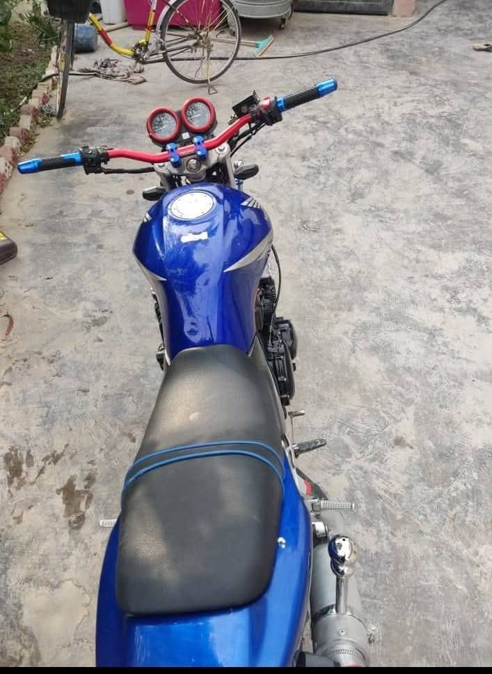 السلام عليكم متاح
هونده سيبي فور 400 موديل 2007 مكمركه 
دراجه مكفوله مكاني رمادي خمسه كيلو 
السعر 15وبيه مجال
اتصال ***********
