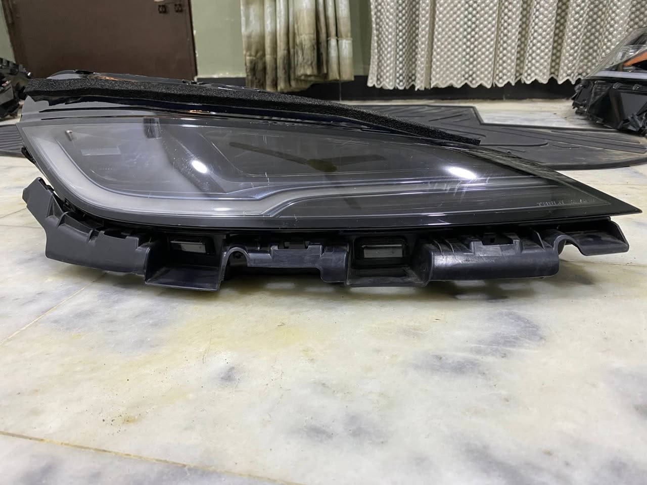 السلام عليكم
لايت تسلا الشكل الجديد مكفول من التصليح 

ب 270 دولار 

مكاني اليرموك 

***********
