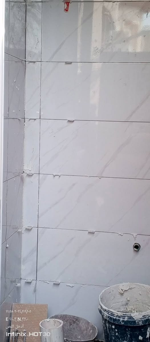 السلام عليكم خلفه سيراميك بورسلين كاشي هذه شغلي شغل هندسي يوميا 30 حتى عامل أطلع ***********
