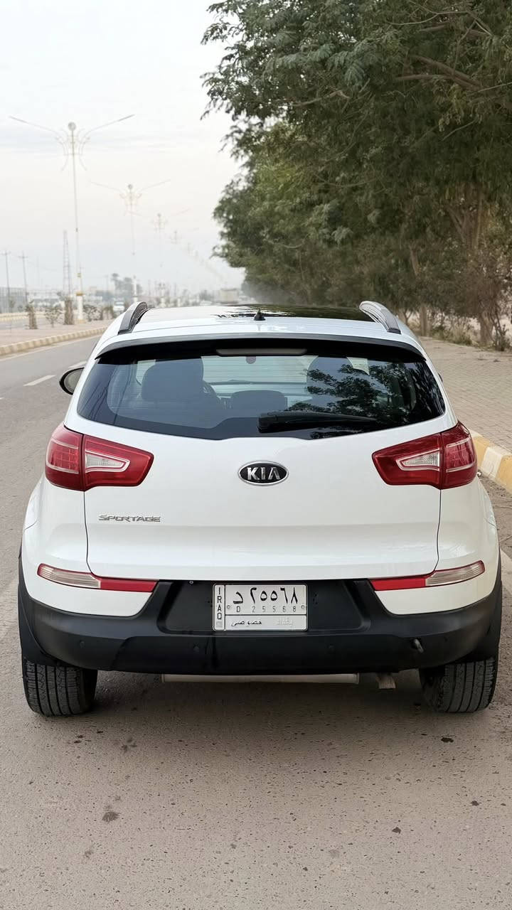 السلام عليكم ... 
للبيع سبورتج 2012 خليجي رقم بغداد الجديد 
مكفوله كفاله عامة من كل شي 
السياره جديدة جداً كير محرك صدر كلة مكفول
داخل احمر 
كشن جلد 
تحكم ستيرن 
اناره لد والمزيد من المواصفات  
المكان السياره الدجيل 
السعر 145وبيها مجال
رقم الهاتف***********
