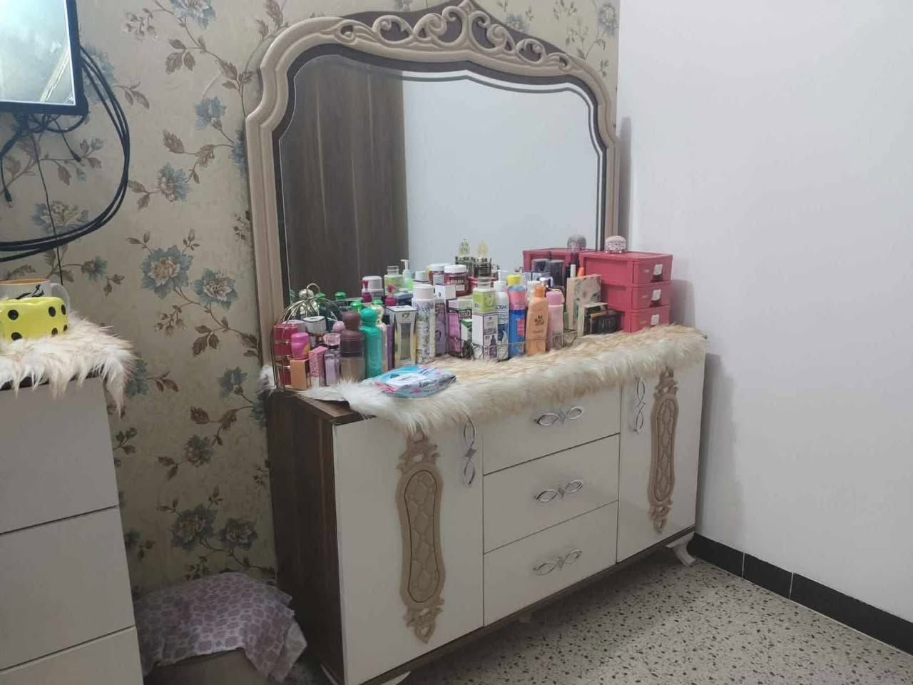 في الرمادي .. التاميم 8 شباط
غرفة نوم للبيع 
السعر 800 وبيها مجال 

الاستفسار اكثر خاص 

شراي فقط يتفضل خاص


**إذا كنت صاحب هذا الإعلان وتريد حذفه لأي سبب، رجاءا أرسل رسالة إلى الدعم الفني**