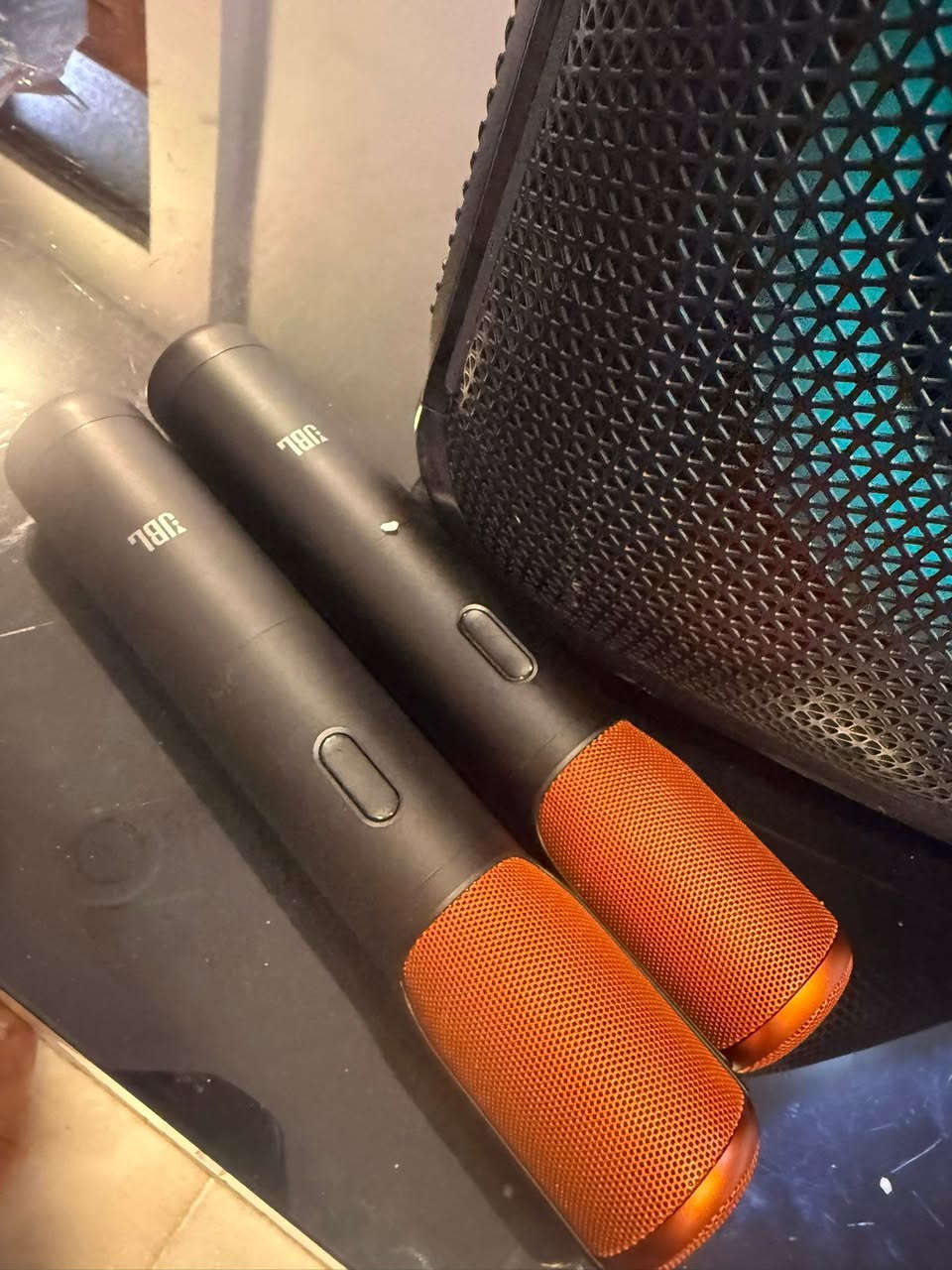 سماعة JBL نضيفه جداً ثنين مايك و سماعة سوني للبيع مكاني بغداد  ***********
