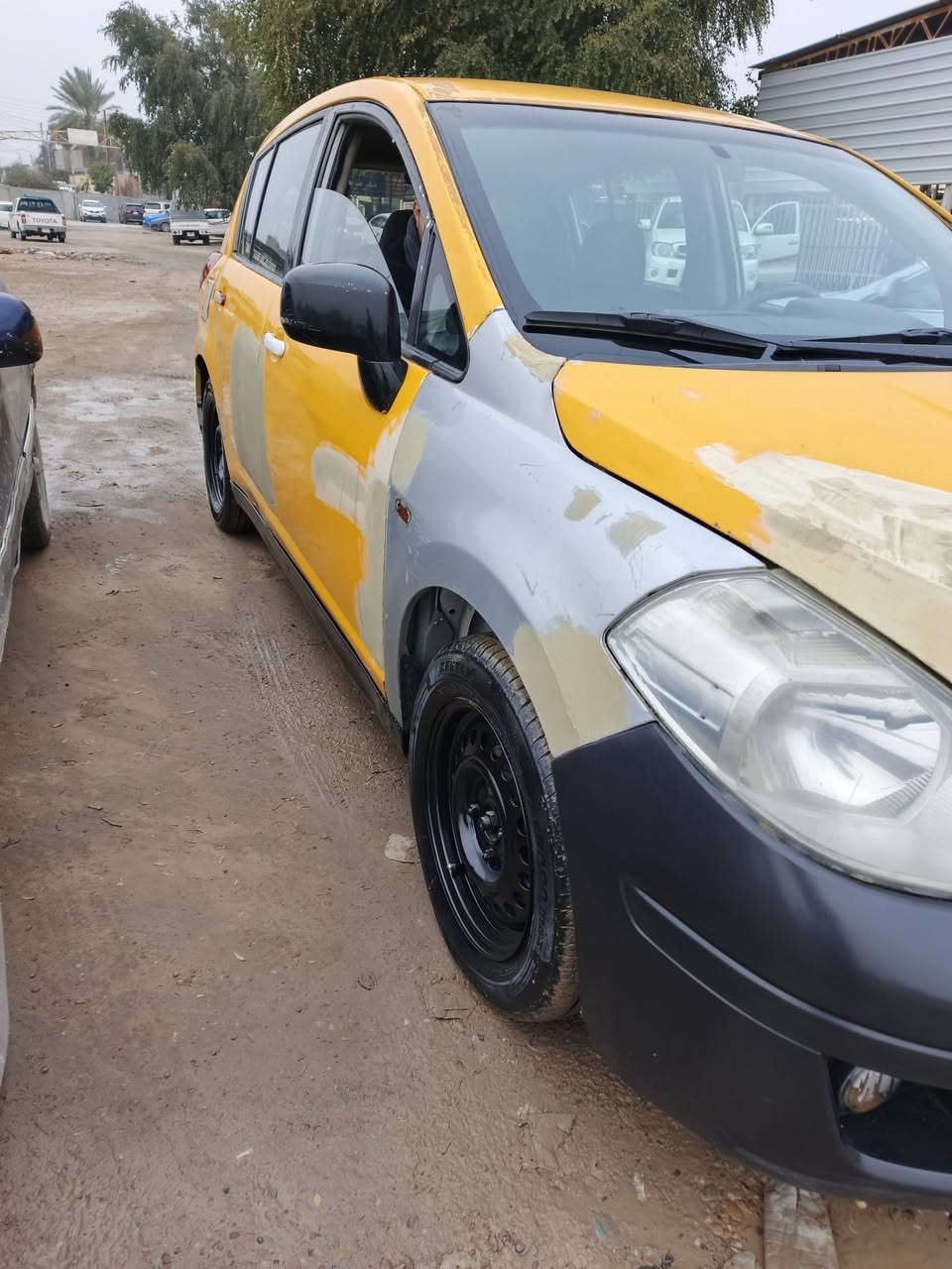 نيسان فيرسه ٢٠٠٩ كلهه ابشرط رقمهه صلاح الدين صاحبهه صديقي وجيراني باجر يحول داخلهه جديد شاشه تحكم مري مري شفط السياره فول اوتماتيك مكان السياره سامراء السعر ٣٧ وبيهه مجال للشرايه الرقم ***********
