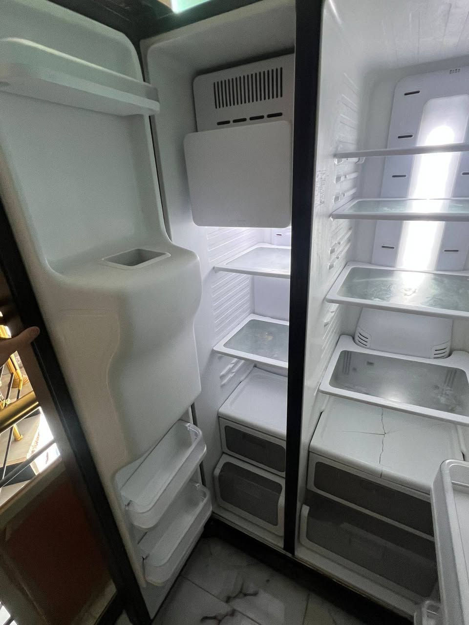 ثلاجة و مجمدة وبراد 🙏♥️ سامسونج أصلية انفيتر بابين مستعملة السعر 600 الف قفل واسط حي الجامعة - ***********
