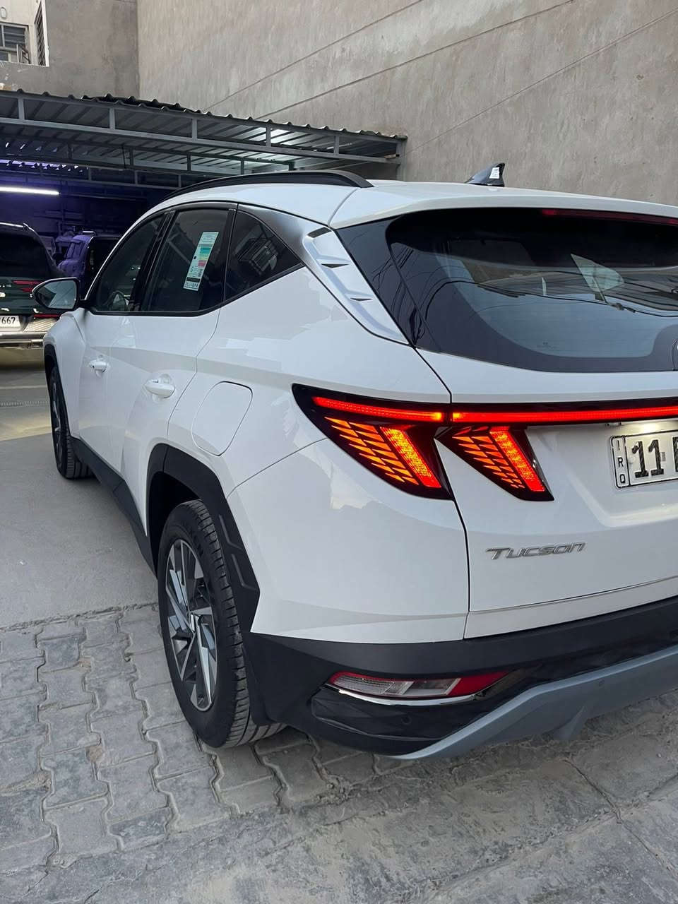 عندي توسان موديل ٢٠٢٤ خليجي ماشيه ٢٨٥٠٠ الف داخل ابيض بيهه بارد وشويه صبغ بقبق الجنطه جوه الرقم السعرر ٢١٠ وبيهه مجال للاستفسار ***********
