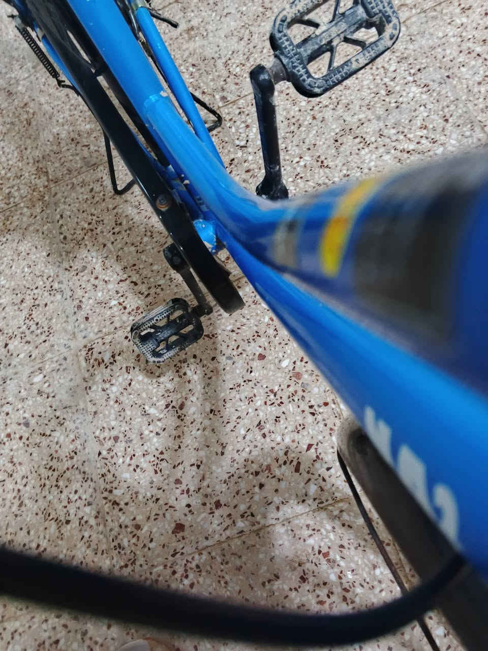 سلام عليكم الباسكل للبيع فقط فقط فقط شرط ماطلع بي للشارع نزلته من الخان وهذه الفيديو م نزلته مديل 22 لاستفسار واتساب ***********
