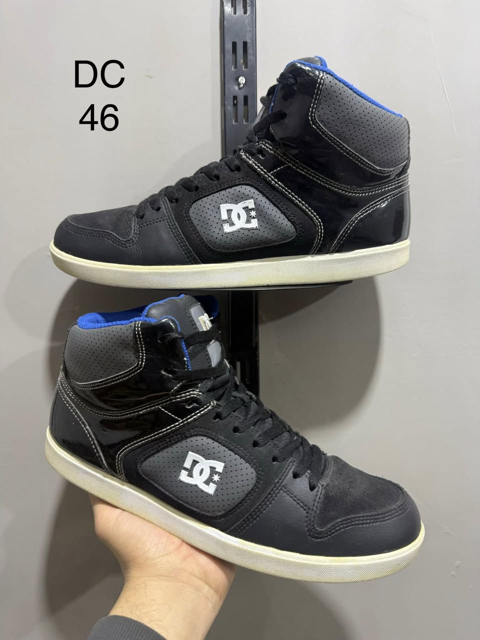 اهلا شباب❤️
توفر حذاء اوربي اصلي🔥
القياس موجود داخل آلصوره 🖼️
الأستفسار مراسلة البيج ***********
يتوفر توصيل 🚎
