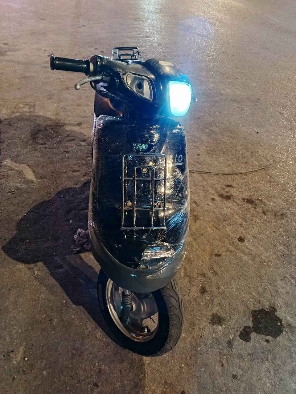 السلام عليكم
للبيع او مراوس 
بطه موديل 2000 دبل سكليتر 
شاصي مكفول
 محرك ناعم يخبل مفتوح مره وحده على ايدي شرط 
كهربائيات كامله سلف لايت بك لايت  
ناقصها بس كلوبات اشاير سعرهن 1000 دينار و هورن 
كفرات بلاديه نضيفه بس الامامي مكسور شويه  
دراجه كامله باتري جديد وكلجات وقايش جدد 
ونواقصها خفايف خارجيه بس 
السعر 325 وبيها مجال بسيط رقمي***********
مكاني كربلاء حي العسكري قرب صيدلية الرونق
