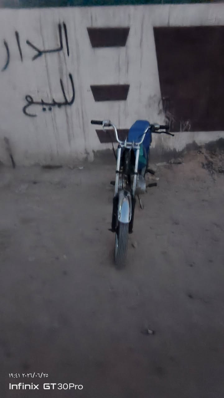 دراجه للبيع
شاصي ارشا 
محركه ما اعرف شنو نوعيته بس موجود بل صور 
 الدراجه كلك سعر 300 وبيه مجال قليل حك الجيه 
عنواني حله مركز  
للتواصل *********** او ماسنجر
الدراجه أبيعك كوم حديد مثل ما اخذته كوم حديد ابيعه كوم حديد فقط مكاتبه اكاتبك عليه
