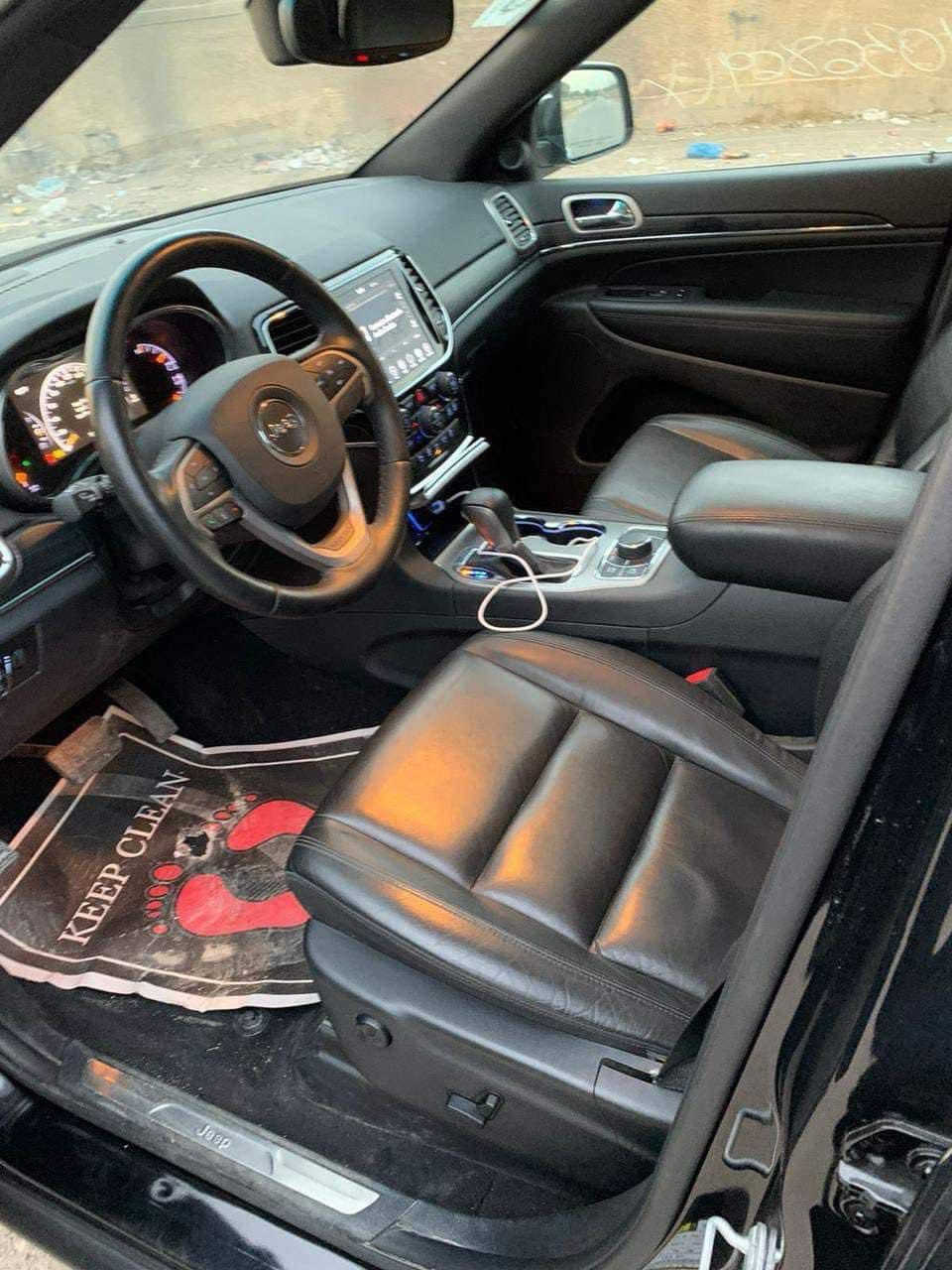 للبيع جيب 2020 فول1/1 رقم بغداد بسمي ماشيه 47 
السعر 235 العنوان بغداد ***********
الي يطلب صور لحادث يراسلني واتساب
