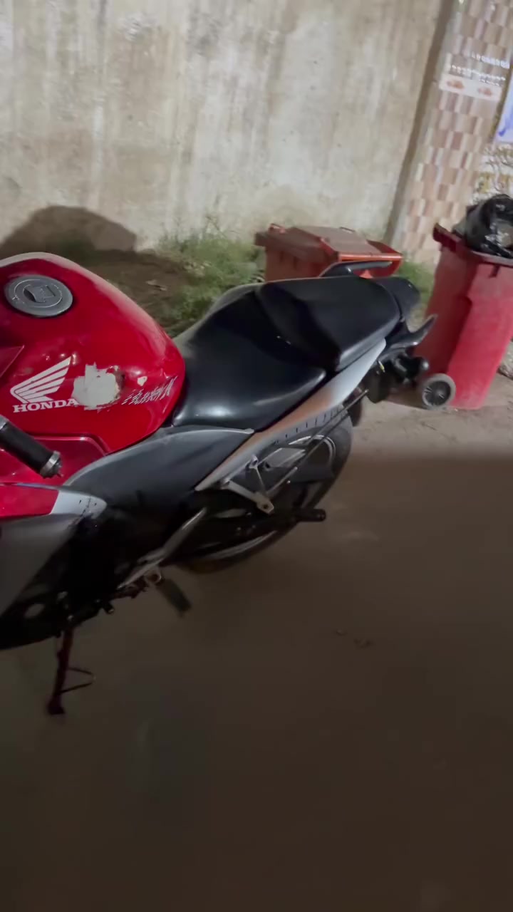 سيبي آر 250سيسي مديل 2011 للبيع السعر 10 ورقات عنواني بغداد ***********
