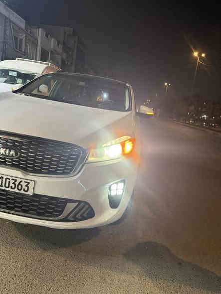 السلام عليكم سورنتو للبيع موديل 2017 فول مواصفات للاخير 
مكينه 6 اسلندر 
تبريد 3 قطع 
سبعه راكب 
السياره مصبوغه احزام وعندي تصوير الصبغ اثر طخطخات 
بدون دواخل 
كفاله من الكص 
كفاله لغد وشاصي 
السياره بسمي مكانه بغداد 
180 وبيه مجال قليل 
موبايل 
***********
