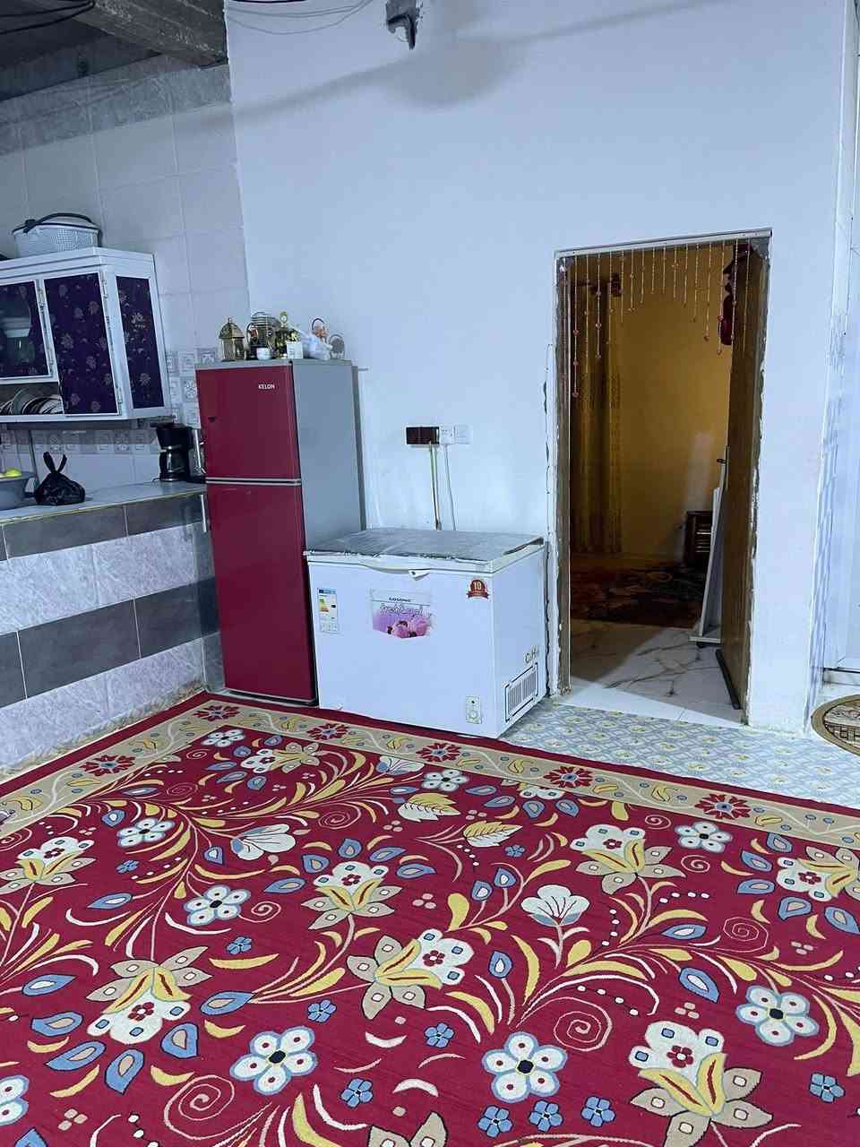 دارين للبيع عدد 2 بناء جديد صارله سنتين  المساحة الكلية 625 متر
في باب الهوى المنطقه الرابعه 
مساحة البيت الاول 153 متر 
يحتوي على ثلاث غرف ومطبخ وهول وصحيات خارج وداخل البيت 
مساحة البيت الثاني 200متر 
يحتوي على 3غرف  ومطبخ ودوانيه وهول وصالة وصحيات مع قطعه فارغة مساحه 112 متر بين البيتين الارض طابو صرف زراعي بسم عراقي 
وكالة ومكاتبة ونسخة من الطابو بسم عراقي وساكن بنفس المنطقة البيت قريب على الشارع وخدمات ماء وكهرباء وشارع
السعر 150 مليون قابل للتفاوض 
للاستفسار اكثر اتصل على الرقم ***********
