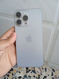 ١٥ برو ماكس نص تيره بايت ٥١٢ شرق اوسط ممفتوح مكفول بطاريه ٨٧ جهاز ممفت...