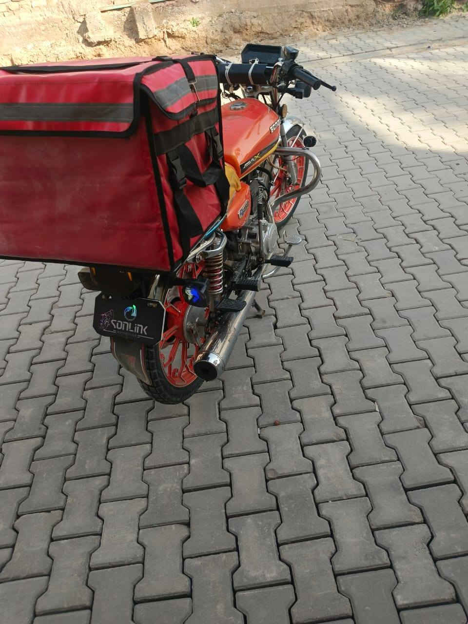 سلام عليكم
دراجه ايراني سولنك سيفان 2024 
5 كير 150 cc 
محرك خير من الله شلعه معدل 
محرك بي خيط مال تبخير مامبين خلاص 
دراجه كهربائيات جديده 
تايرات امامي جديد 
تايرات خلفي جديد 
هورن جديد
منضومه زنون داخليه
بصمه تشغيل عن بعد 
اوراق كامله 
دراجه كبل للشارع ربع مذب عليه 
العنوان بغداد الطارميه
للتواصل *********** بي واتساب 
الخاص مفتوح
