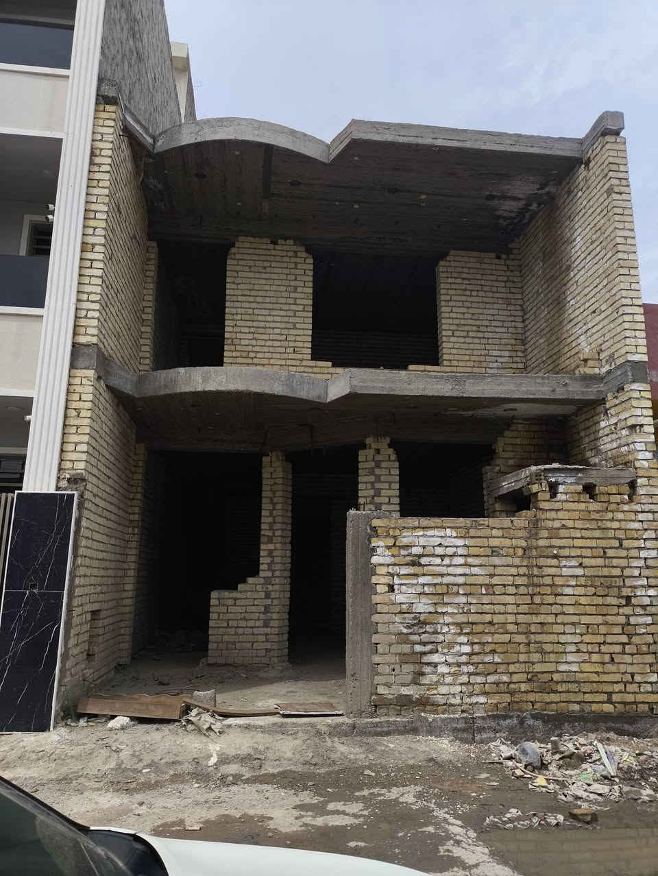 هيكل عظمي للبيع مجمع السلطان الثاني مساحه 100 متر للاستفسار ***********
