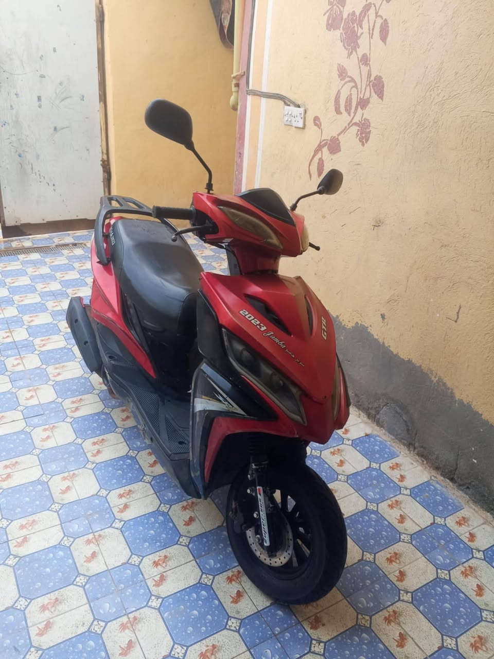 دراجه جامبو للبيع السعر 300 وبيها مجال اللي يريدها يدق على هذا الرقم***********
