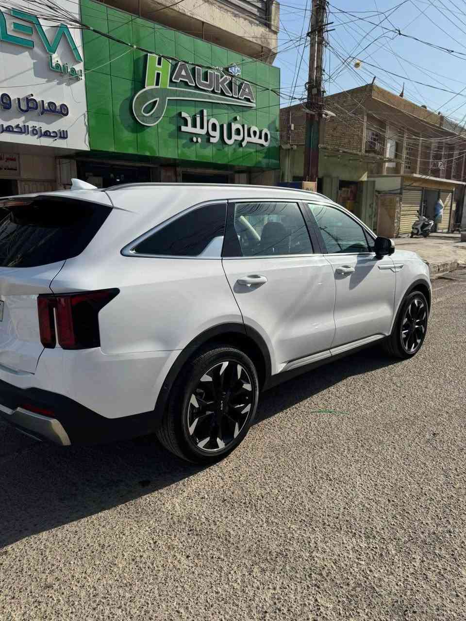 كيا سورنتو برستيج 2024 فووول مواصفات
مرقم بغداد بأسمي دولي 
ماشيه 4000 قابلة للزيادة
حادث جاملغ امامي وربع باب السائق فقط 
بدون ايرباك بدون شواصي 
لون ابيض
بانوراما 
محرك 2500 تيربو 
ويل دعايه 20 
مري شفط 
رادار امامي عدد 3
رادار جانبي 
كامرات 360درجه 
كامره امامي جانبي 
تدفئه وتبريد كشنات 
لد خلفي 
حساسات اماميه وخلفيه 
صندوك كهرباء 
تشغيل عن بعد 
شاشه دجيتال متصله 
لايت زينون اربع عدسات 
لد نهاري برتقالي 
كشنات جلد 
كشنات كهرباء منفصل سياحي 
7راكب 
اوتو هولد. 
هاند بريك بصمه 
ماوس اربع انظمه قياده 
دمام 
شاحن تلفون لا سلكي 
وبعد بيها هواي مواصفات مذاكرهن
للاستفسار واتساب ***********
رقم الشاصي 5xyrk43f7rg268532
مكان السياره بغداد حي الامين بغداد, العراق
