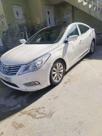 ازيرا 2012  للبيع سياره مصبوغه عام  بدون ضربه جماليه  مواصفاتها معروفه...