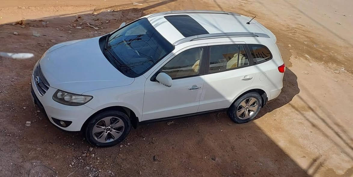 السلام عليكم
سنتافي وارد خليجي فول مواصفات 
موديل 2011 شكل 2012
مكفوله كفاله عامه 
رقم بابل انكليزي 
6سلندر 
مداور ثاني يوم باسمي اي استفسار اتصل
*********** 
مكلف بالنشر
