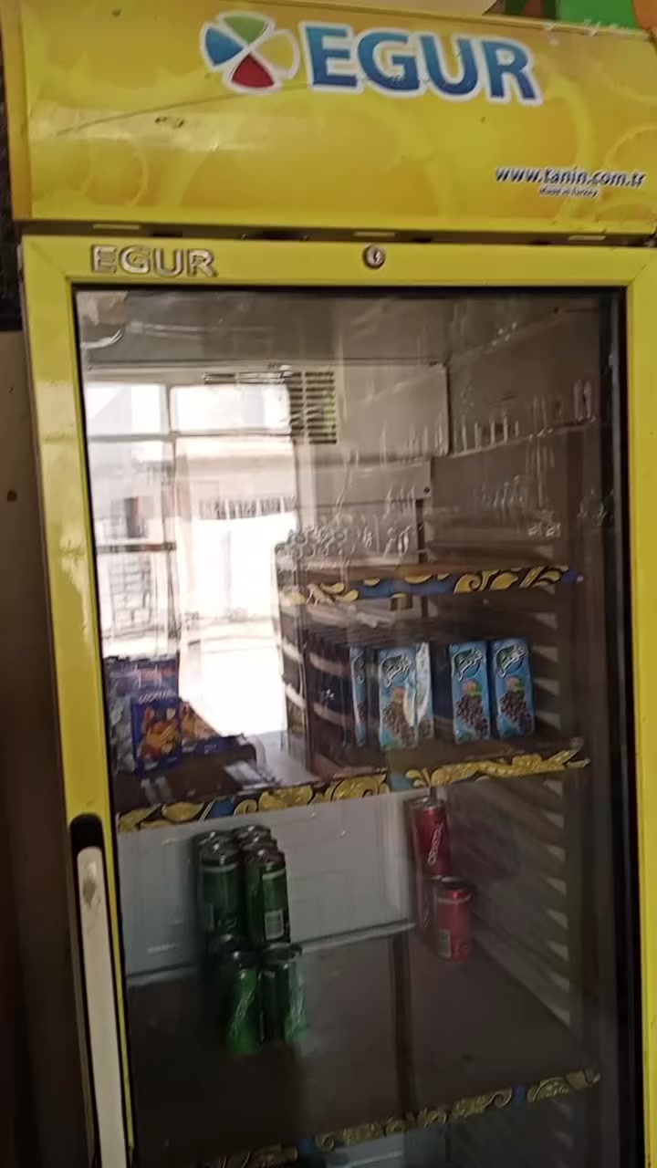 سلام عليكم للبيع عارضه تبريد خير من الله سعر 350،000وبيه مجال عنوان محاويل ناحية الامام  ***********
