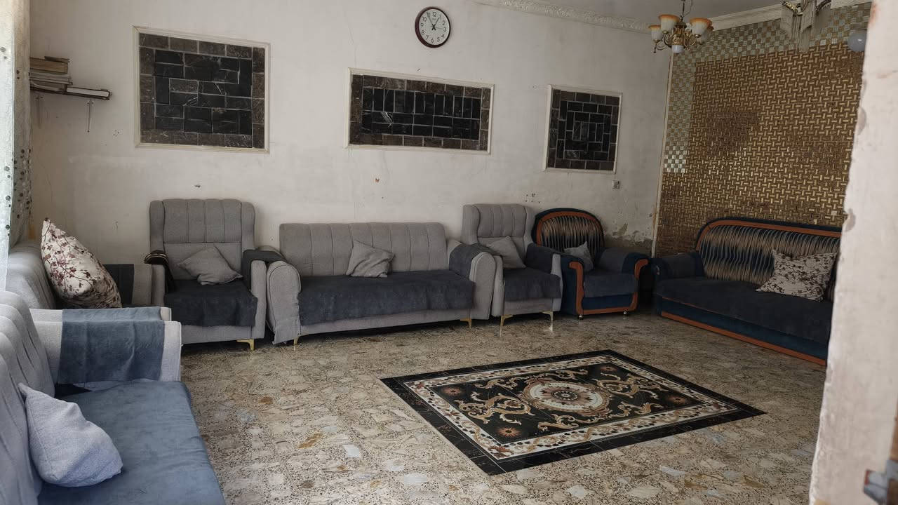 ‏السلام عليكم
‏بيت للبيع مساحة ٢٢٠ متر  بيت ركن على شارع عشرين وساحه  طابق واحد يحتاجله ملاحضات بسيطه 
‏موقع البيت مسقط شارع عمارة المصري بنهايته للاستفسار علخاص او الاتصال على الرقم ***********
‏***********
