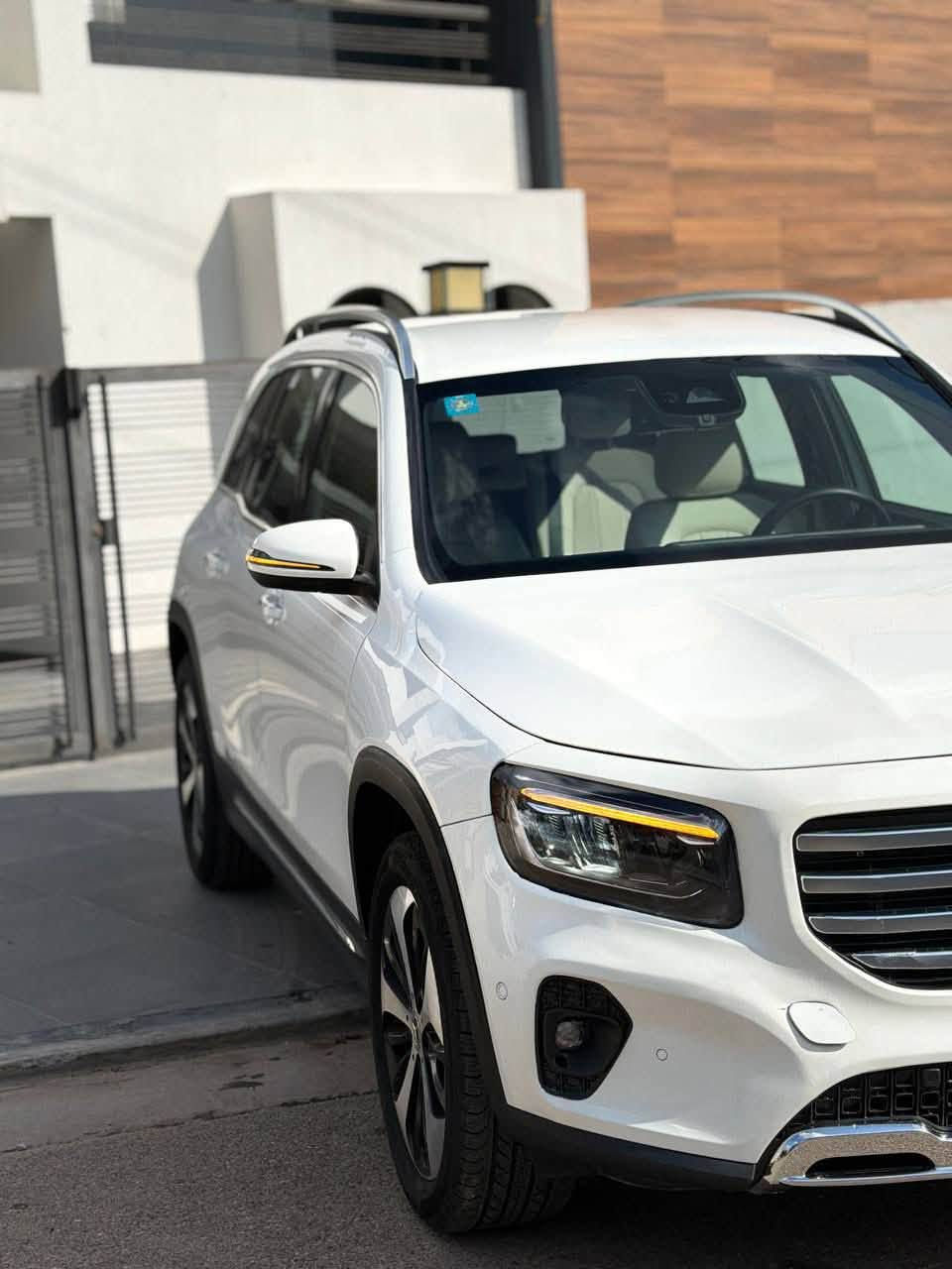 🚗 للبيع او مراوس
Mercedes-Benz GLB 250 2024

🌍 –  بغداد - حي العدل

•   🛣️  المسافة المقطوعة    ٦ الف 

✅ المواصفات :

المسافة:٦ ألف م

• اللون: ابيض 🖤

• المحرك: 4 سلندر تيربو الوقود: بنزين )

• القير: أوتوماتيك 9 سرعات

• المنشأ: وارد امريكي داخلية جلد 

• كراسي كهرباء متعددة الوضعيات

• صندوق خلفي كهربائي

• شفتات تبديل سرعة على الستيرن

• نظام قيادة مريح ورياضي

• عزل عالي وراحة ممتازة

نظام دخول وتشغيل بدون مفتاح

• شاشة معلومات حديثة

• كاميرا + حساسات أمامية وخلفية

• مثبت سرعة

• نظام فرامل ذكي

• مرايا كهرباء قابلة للطي

• إضاءة LED متطورة

• نظام تكييف أوتوماتيك مزدوج

• نظام أمان متكامل من مرسيدس

