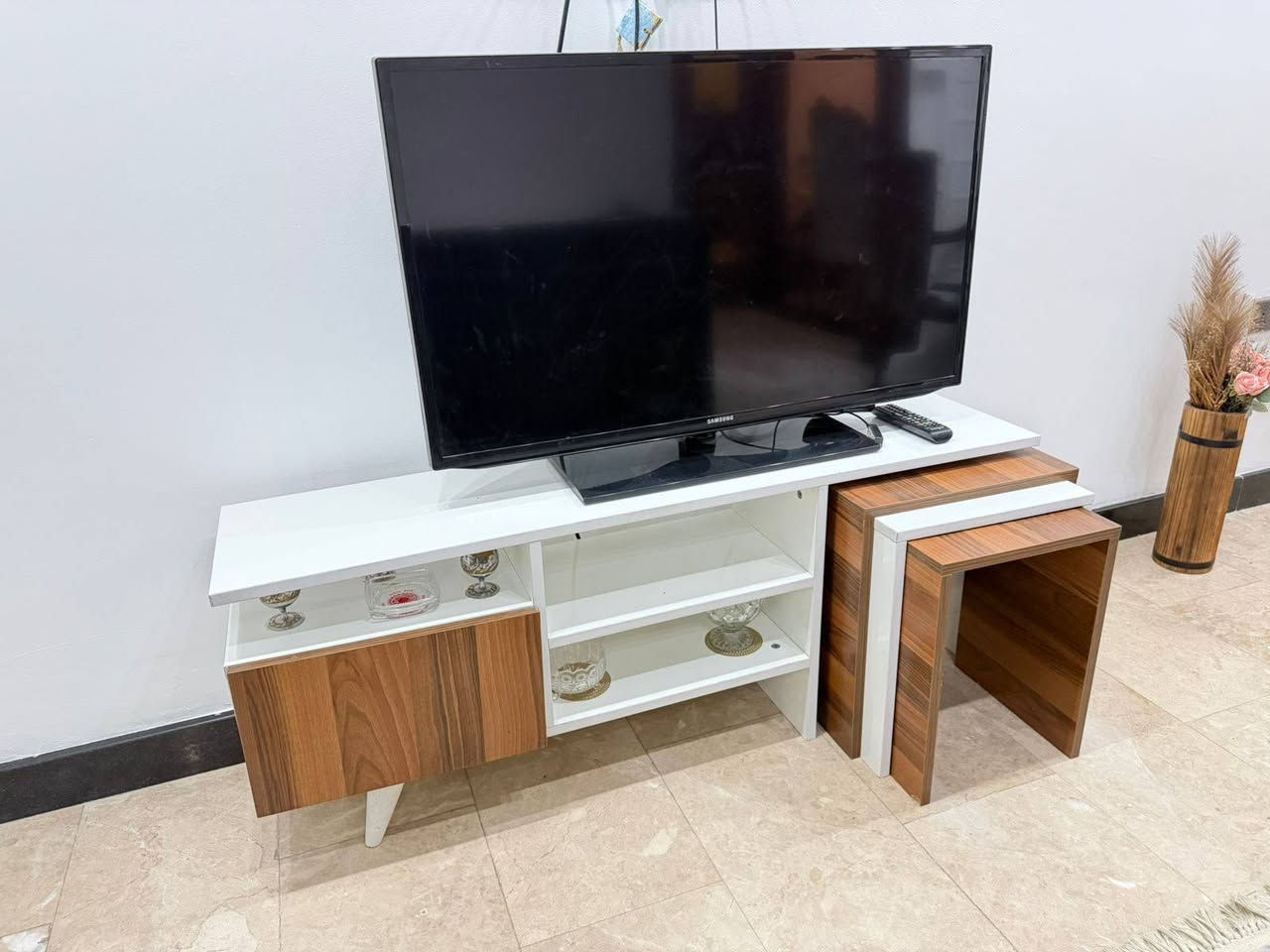 السلام عليكم ميز تلفزيون تركي خشب عرضه 1٫30 م الارتفاع 50سم مع تلفزيون سامسونغ قياس 40 السعر خاص


**إذا كنت صاحب هذا الإعلان وتريد حذفه لأي سبب، رجاءا أرسل رسالة إلى الدعم الفني**