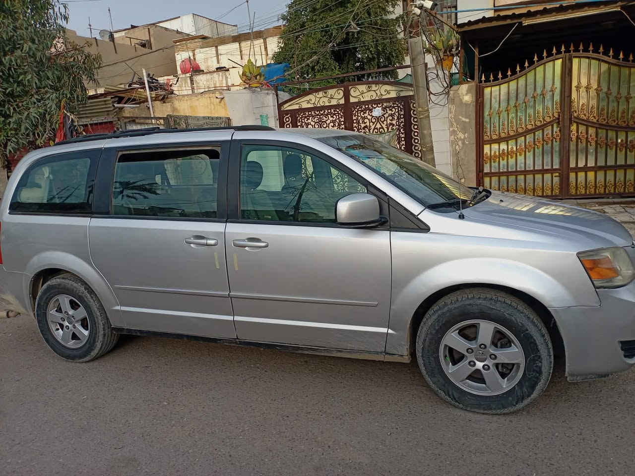 السلام عليكم دوج كرفان مديل 2008 مصبوغه حزام السياره حلوه  محرك 3300 السعر 100 بيه مجال رقم بغداد الجديد ***********
