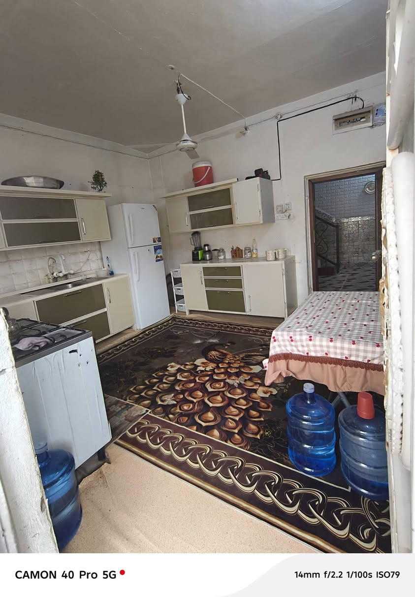 السلام عليكم
دار للبيع مساحه ١١٠م مربع طابقين كل طابق بيت متكامل ومعزول 
الطابق الاول / مطبخ وغرفه وبراني وصاله وصحيات وطارمه
الطابق الثاني/غرفتين وصاله ومطبخ وصحيات 
العنوان /الجلبيه قرب التاميم الاولى اسواق فلس ونص

للاستفسار

***********
