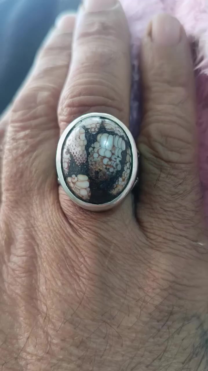 خاتم عطف مرجاني جلد الحيه الاصلي يوجد توصيل


**إذا كنت صاحب هذا الإعلان وتريد حذفه لأي سبب، رجاءا أرسل رسالة إلى الدعم الفني**