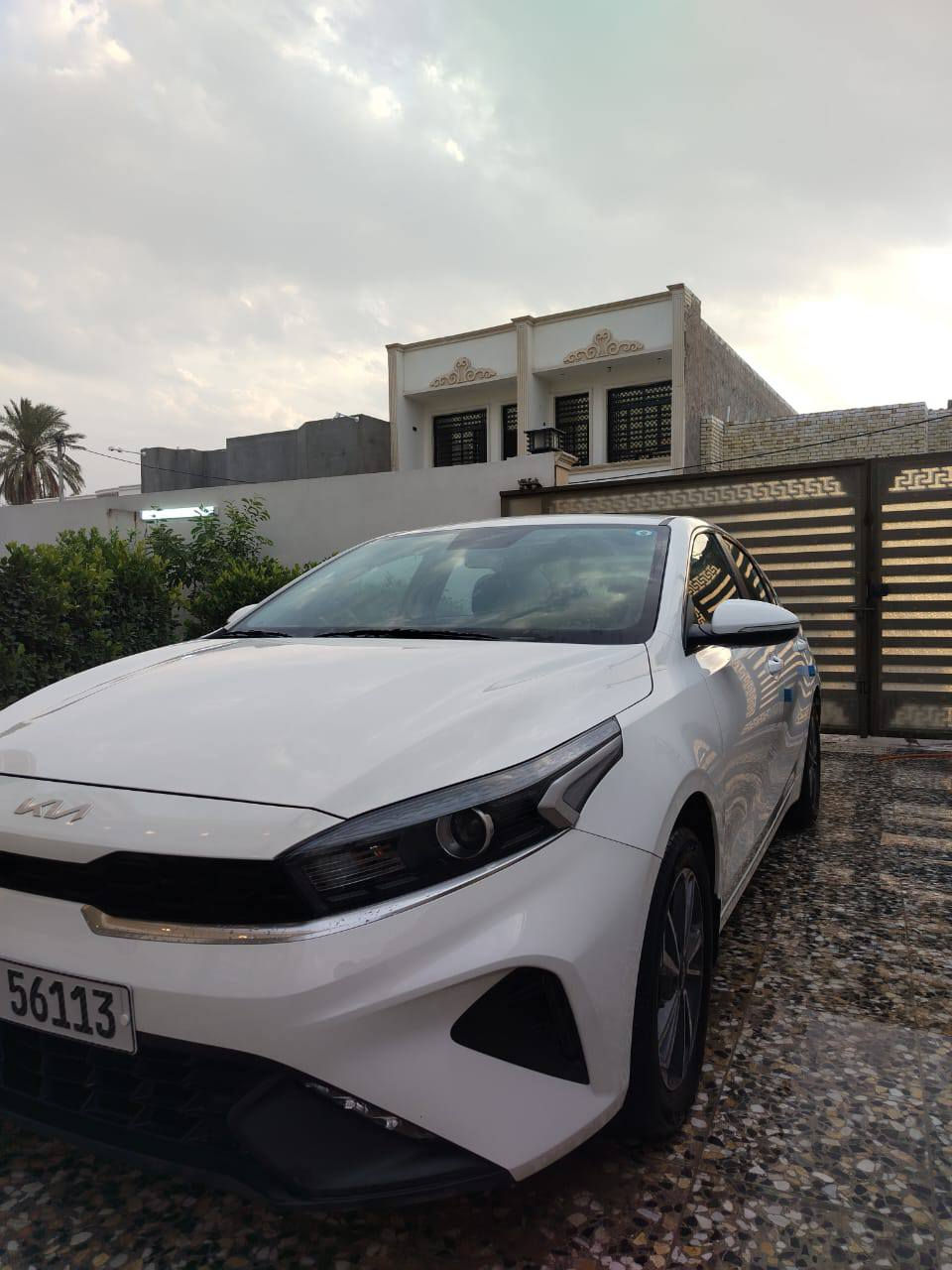 السلام عليكم للبيع سيراتو موديل 24 ضمان شركة الدولية
مواصفات 
فتحا 
مري شفط 
اشاير بل مري 
داخل لونين 
ماشية اقل من 10 الف السيارة جديدة على وضع الشركة مكفولة كفالة عاما مكينة 1600 مكان السيارة بغداد الشرطة الخامسة السعر 186 الاتصال على الرقم *********** بغداد, العراق
