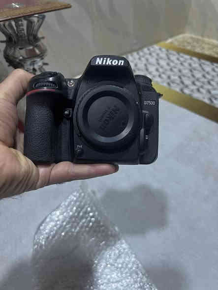 كاميرا نيكون دي 7500
كاميرا نظيفه كلش 
نطافتها 95%زلغ مابيها
شتر 50k
كامل ملحقاتها 
كارتونتها
بطاريه اصليه
شاحنه
حزام
جيلاتين
عدسه 18/140

سعر مليون و150
مكاني البصره ويوجد توصيل لجميع محافظات العراق
***********
